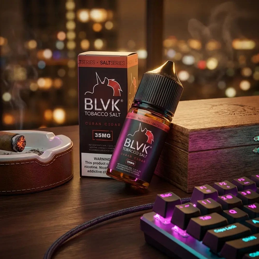 Frasco Blvk Unicorn Salt Cuban Cigar 30ml sobre mesa urbana com rótulo preservado e indicações de nicotina - Vapor Gringo