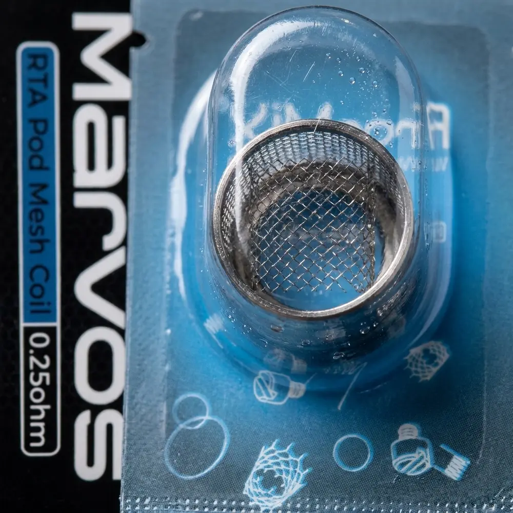 Detalhe macro da malha da coil Marvos Freemax visivel pelo blister transparente com reflexos metalicos - Vapor Gringo
