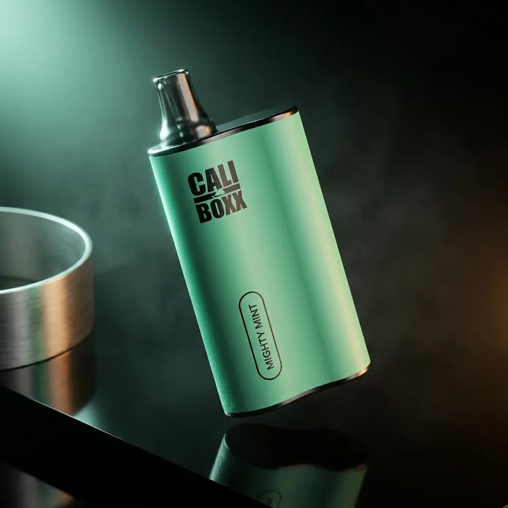 Pod descartavel Cali Bars Boxx Mighty Mint sobre base acrilica preta com luzes mint e amber e reflexos - Vapor Gringo