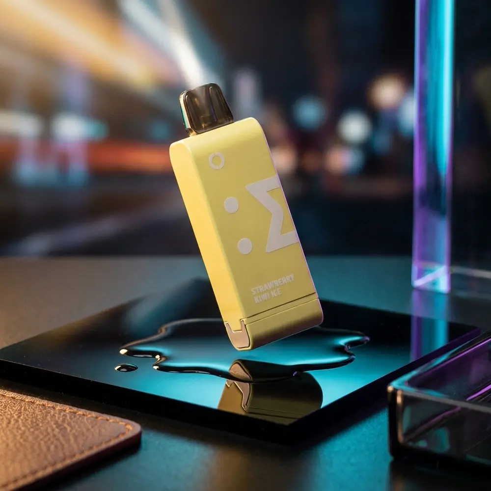 Cartucho Pod Elf Bar EW9000 Strawberry Kiwi Ice sobre base acrilica preta com luzes neon roxas e ciano - Vapor Gringo