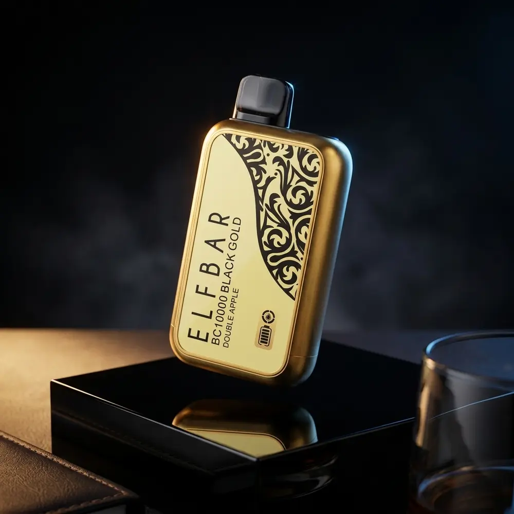 Elf Bar BC10000 Black Gold suspenso sobre bloco preto brilhante, close que destaca acabamento dourado e logo. - Vapor Gringo