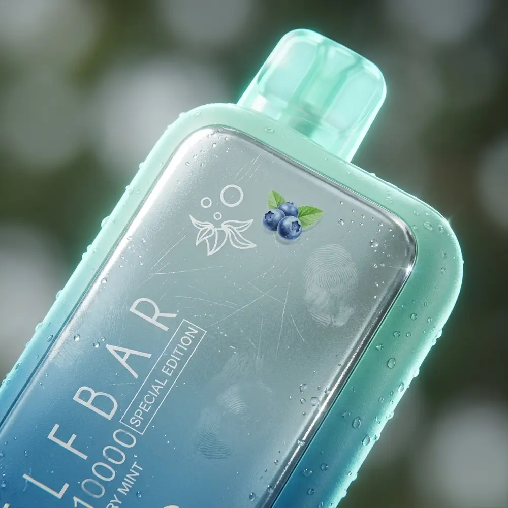 Close-up do bocal do Elf Bar BC10000 Blueberry Mint com condensacao, textura metalica e reflexos - Vapor Gringo