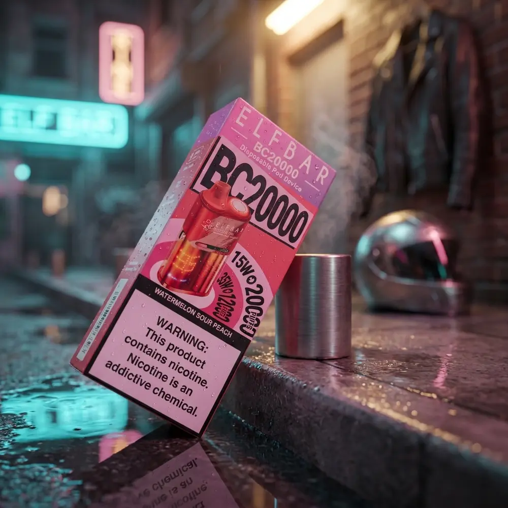 Elf Bar BC20000 apoiado sobre asfalto molhado com reflexos neon urbanos e bokeh de luzes ao fundo - Vapor Gringo