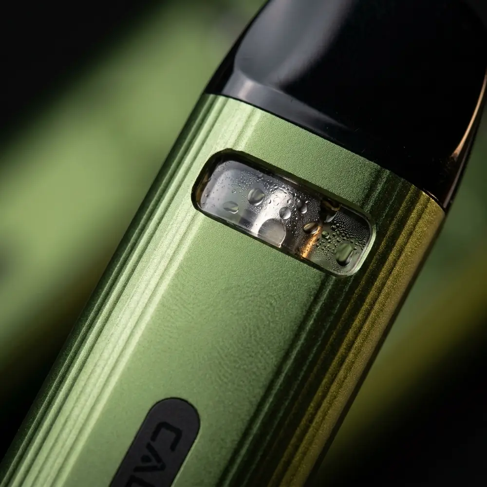 Detalhe macro do mouthpiece e janela do pod do Kit Pod Caliburn G2 Uwell com condensacao - Vapor Gringo