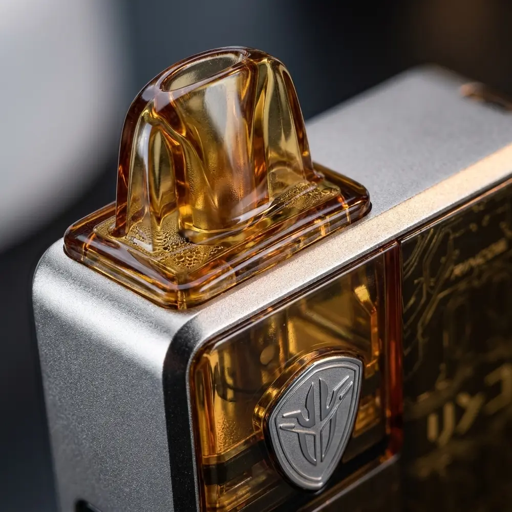 Macro do Jellybox Nano mostrando boca e tanque translúcido em PCTG, acabamento acetinado e detalhes metálicos - Vapor Gringo