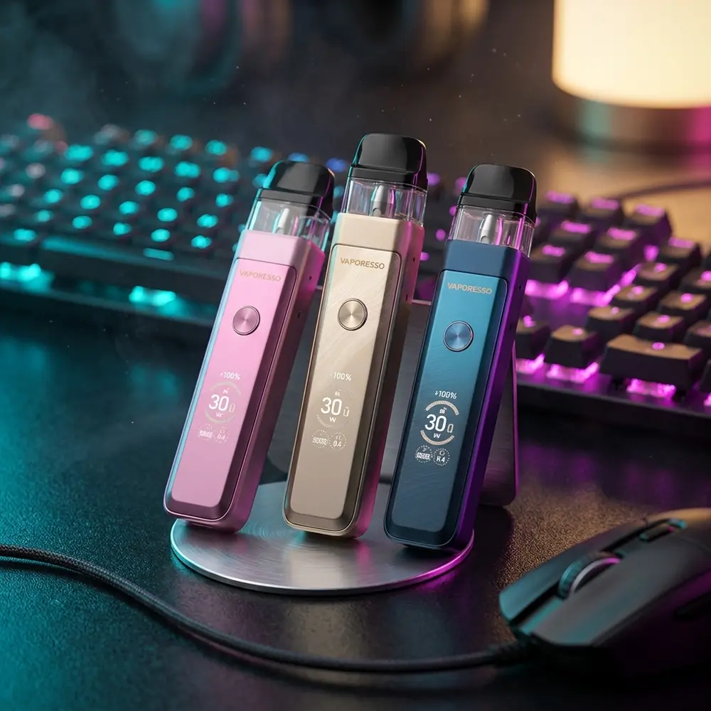Kit Pod Xros Pro 2 da Vaporesso apoiado em mesa gamer com teclado RGB e luzes ciano e roxo ao fundo - Vapor Gringo