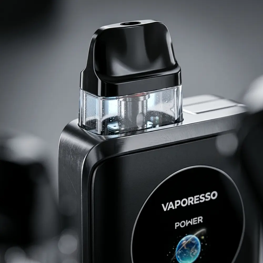 Close-up do Kit Pod XROS 4 Nano mostrando bocal, junção do pod e texturas metálicas com condensação - Vapor Gringo