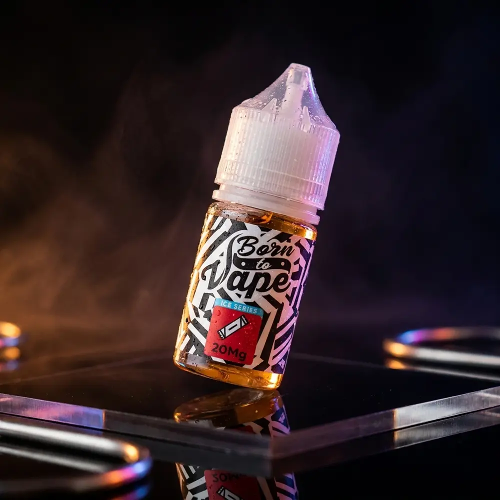 Garrafa Líquido Born to Vape Salt - Skittles em acrílico escuro, gotas de condensação e reflexos coloridos - Vapor Gringo