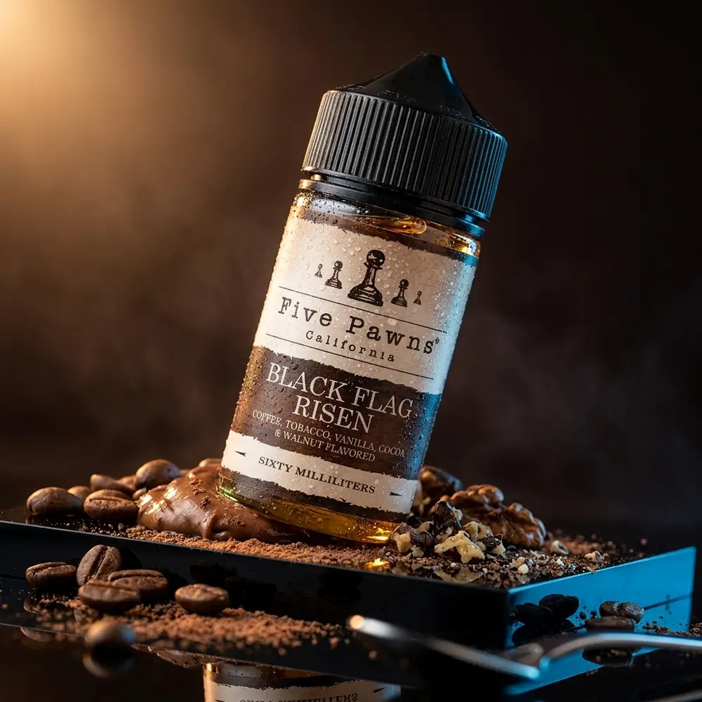 Garrafa de 60ml Liquido Five Pawns Black Flag Risen sobre acrilico preto, com grãos de café e trufa ao redor - Vapor Gringo