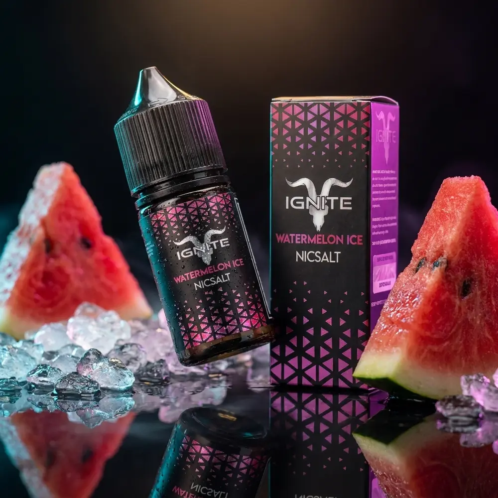 Garrafa do Líquido Ignite Salt - Watermelon Ice repousando sobre acrílico com gelo, fatias de melancia e luzes neon - Vapor Gringo