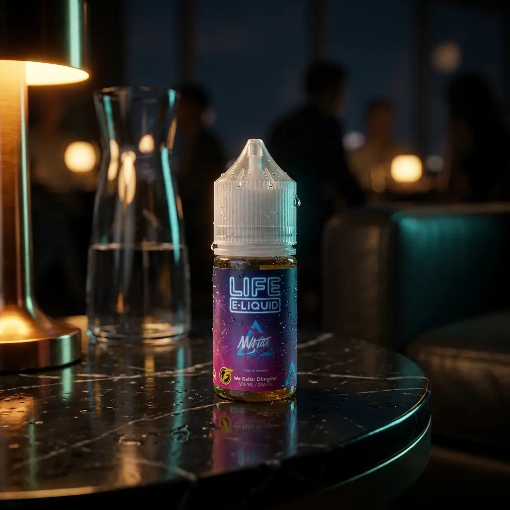 Garrafa Liquido Life e-Liquid Salt - Winter em mesa de marmore em lounge de luxo, luzes quentes e azuis ao fundo - Vapor Gringo