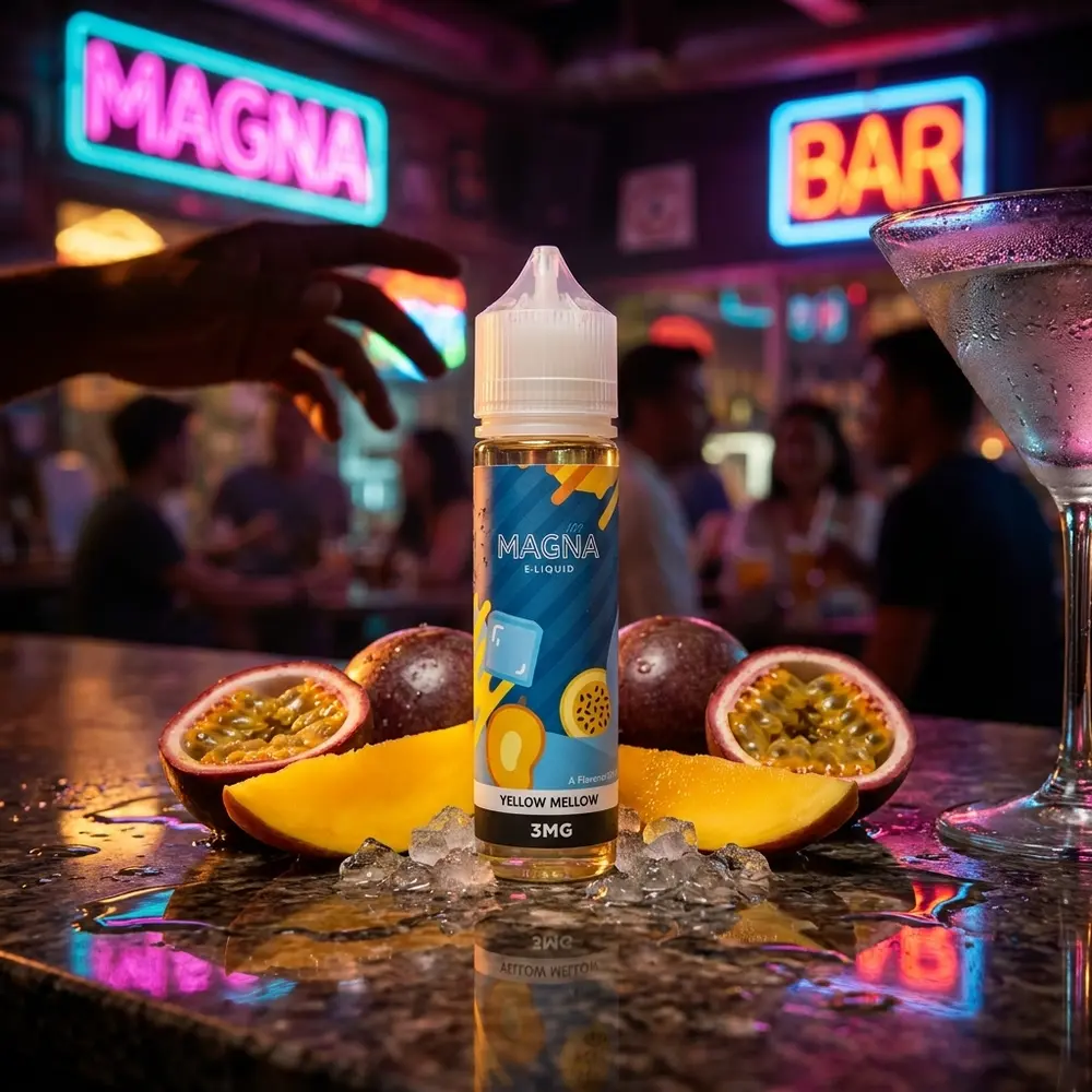 Frasco do Líquido Magna Yellow Melow Ice em balcão noturno com metade de maracujá, gelo e reflexos neon - Vapor Gringo