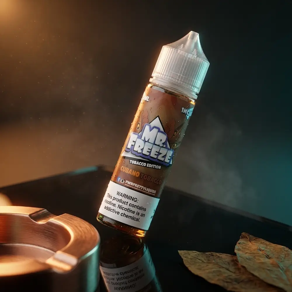Frasco do Liquido Mr. Freeze Cubano Tobacco sobre acrilico escuro com gotas e cinzeiro de charuto ao lado - Vapor Gringo