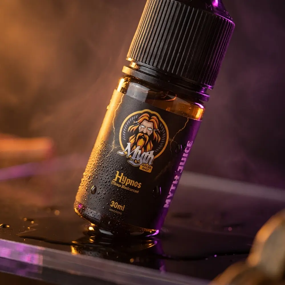 Frasco 30ml Liquido Myth Salt Hypnos Mango Blackcurrant sobre acrilico preto com luzes quentes e reflexos - Vapor Gringo