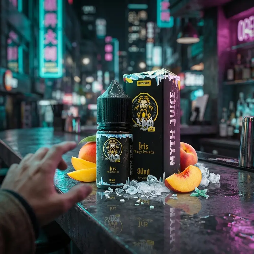 garrafa liquido myth salt iris mango peach ice sobre balcao molhado com fatias de manga e pessego e luzes neon ao fundo - Vapor Gringo