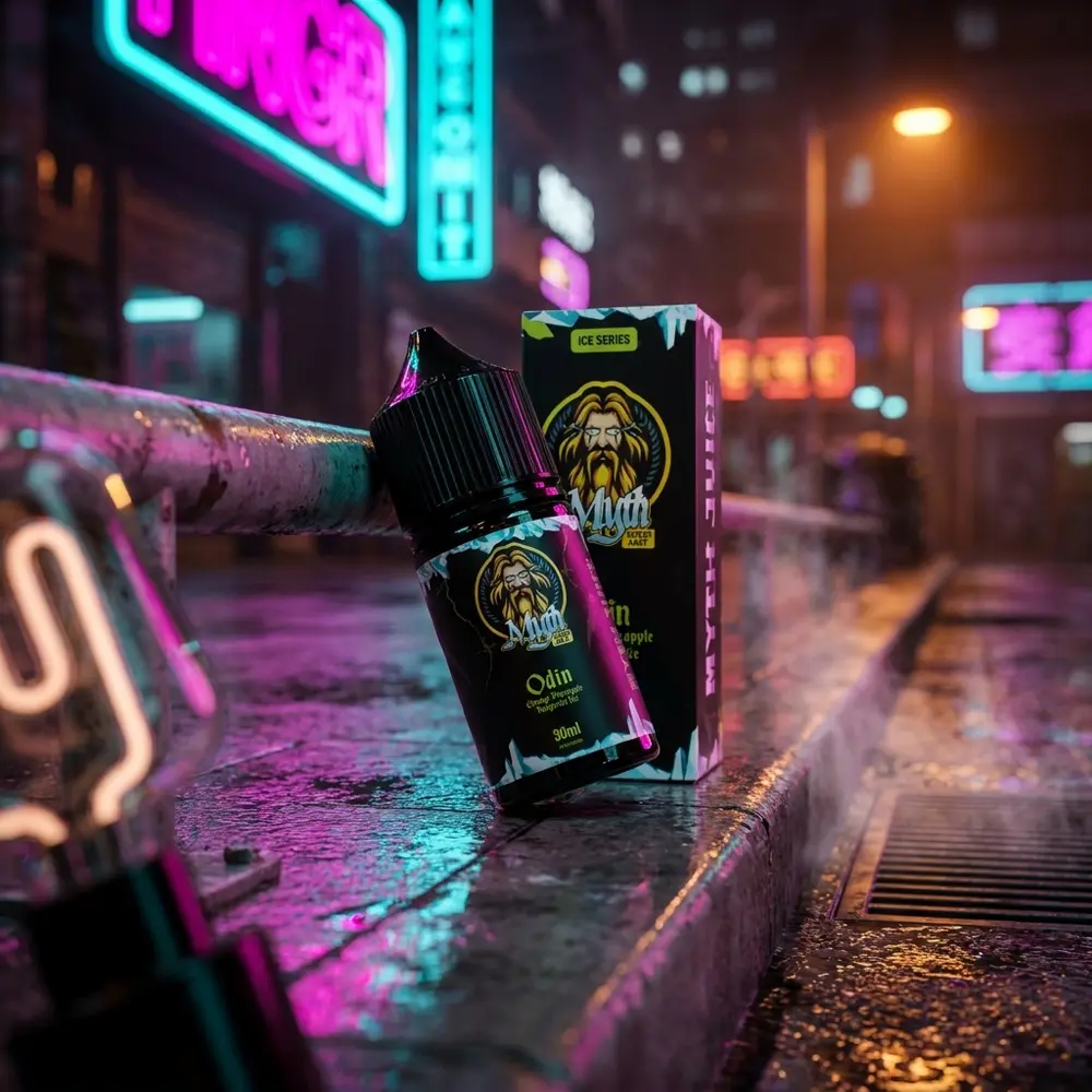 Frasco Myth Salt Odin 30ml apoiado em beiral molhado, reflexos neon magenta e ciano na cena urbana noturna - Vapor Gringo