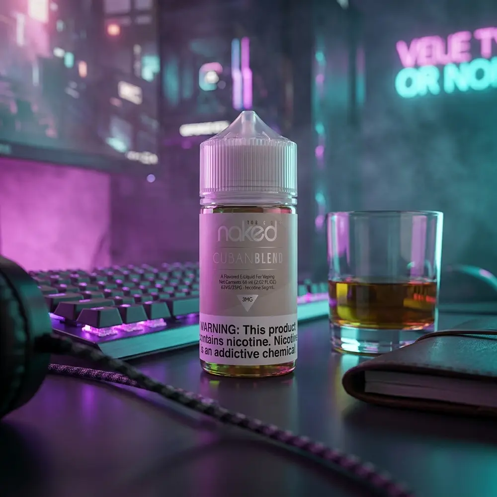 Garrafa Naked 100 Tobacco numa mesa urbana com teclado RGB, copo de whisky e luzes neon ao fundo - Vapor Gringo