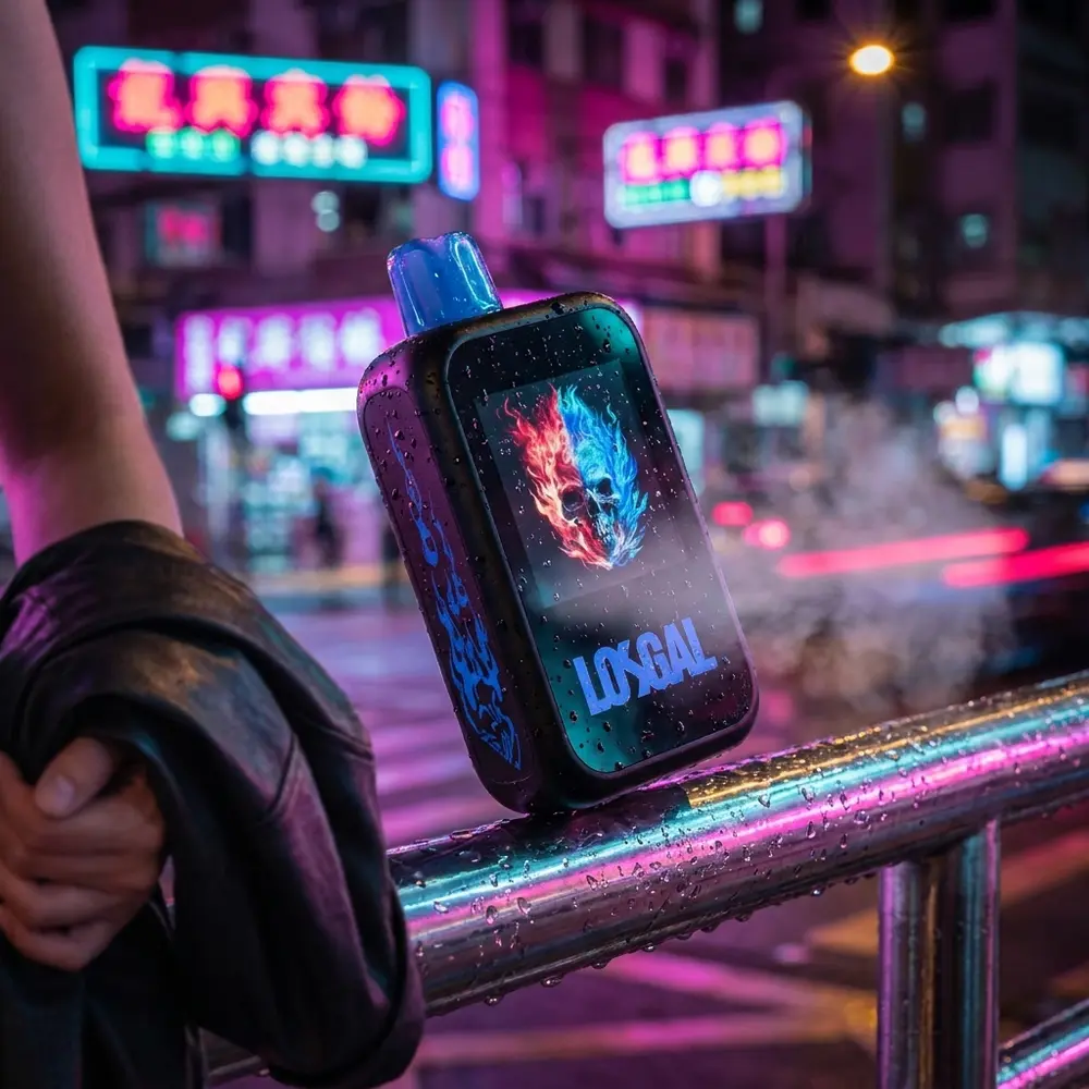 Lost Mary LOSGAL MC25000 apoiado em corrimão urbano molhado com luzes neon desfocadas ao fundo - Vapor Gringo
