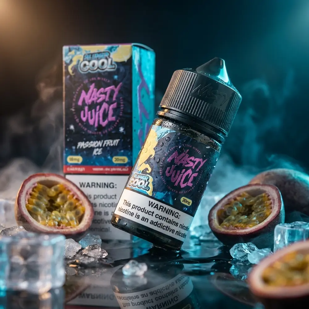 Frasco Nasty Juice Salt Super Cool Passion Fruit Ice sobre base acrílica com gelo e luzes frias e quentes - Vapor Gringo