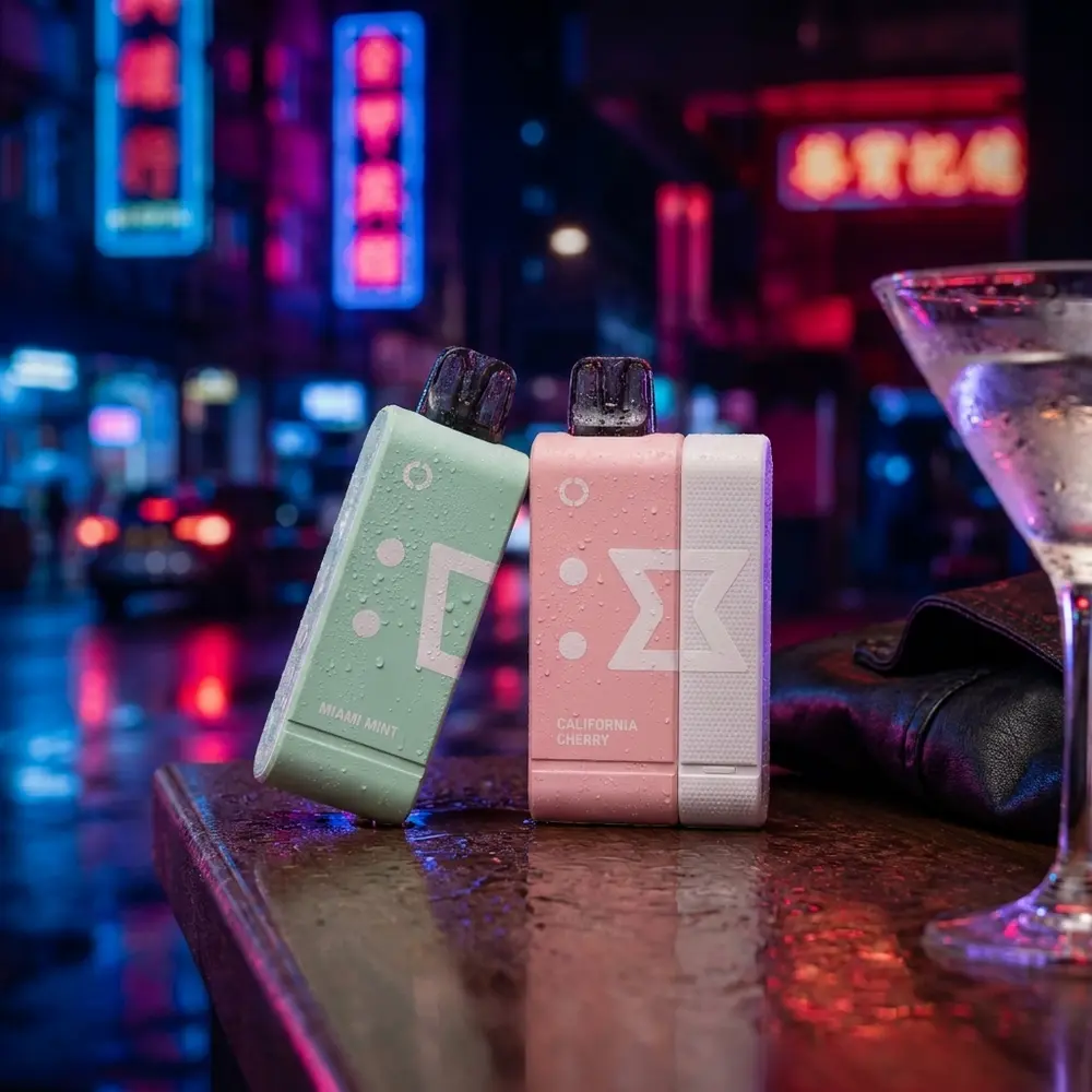Pod Descartável Elf Bar EW9000 apoiado em balcão molhado com neon desfocado ao fundo e copo de coquetel ao lado - Vapor Gringo