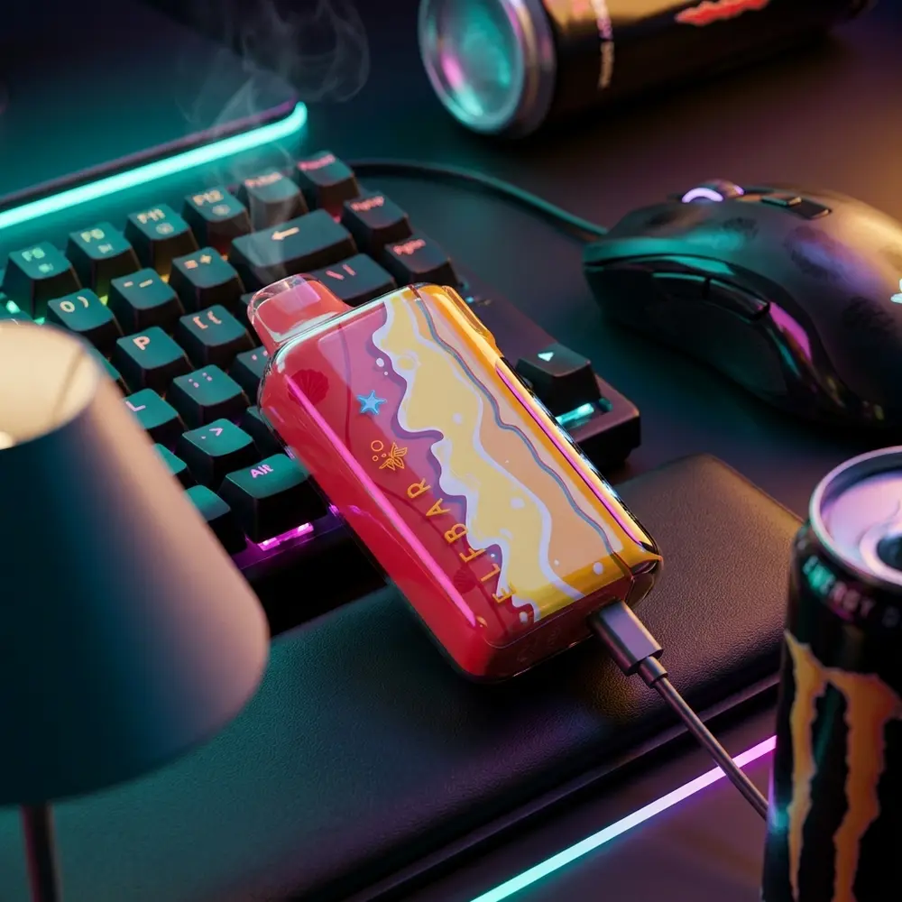 Pod Elf Bar Ice King Summer Edition apoiado em mesa gamer RGB ao lado de teclado e luzes neon - Vapor Gringo