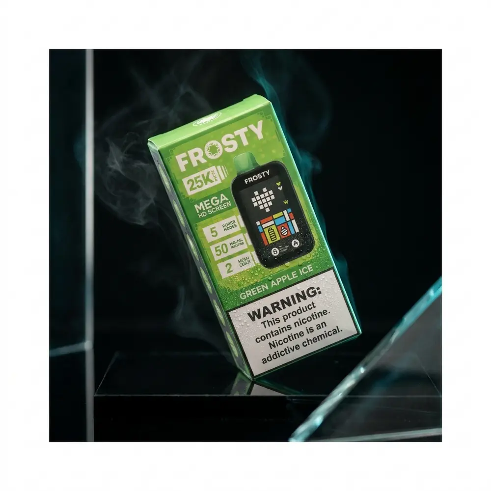 Pod Descartavel Frosty Green Apple Ice em close-up sobre acrilico preto, reflexos frios e gotas de condensacao - Vapor Gringo