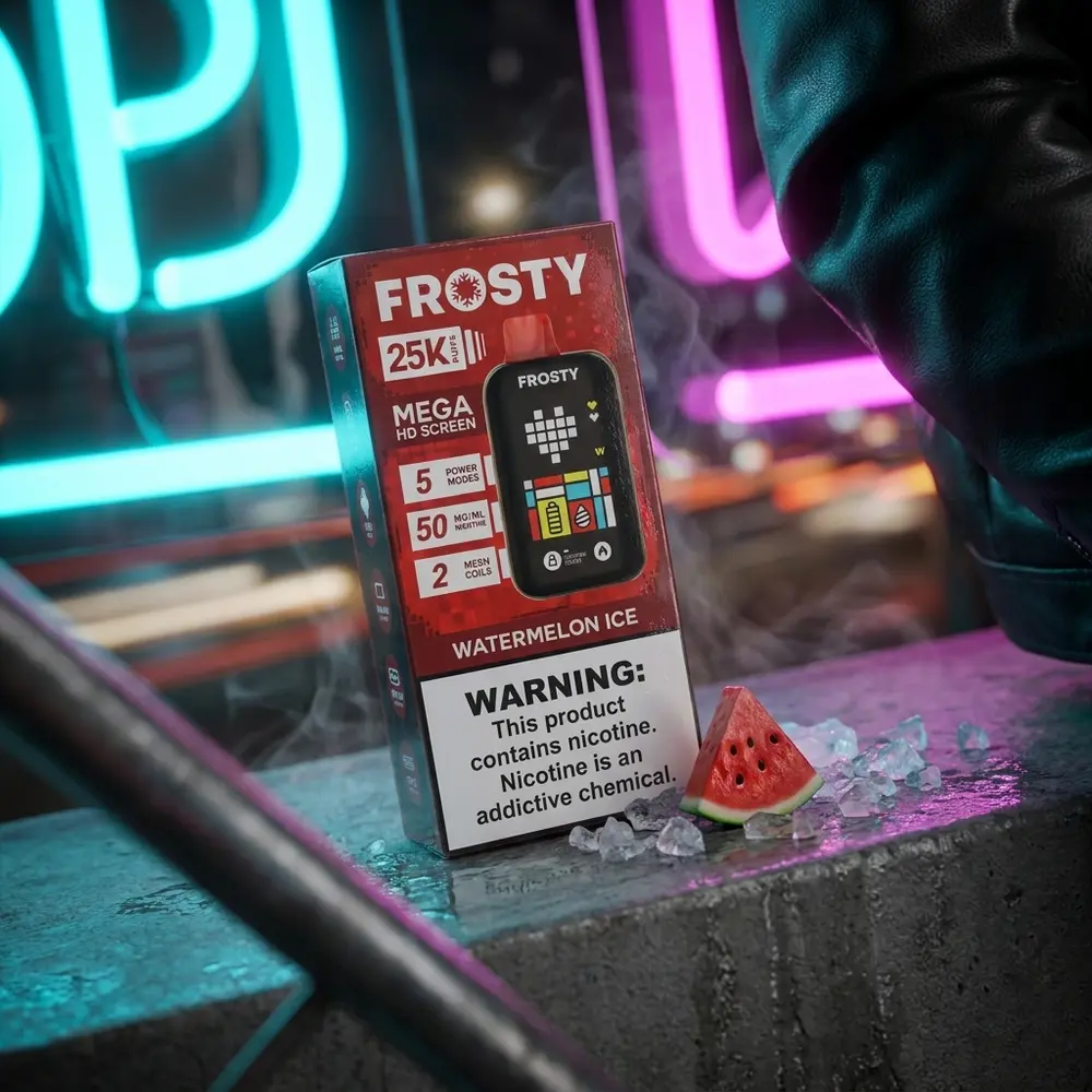 Pod Descartável Frosty Watermelon Ice apoiado em asfalto molhado com reflexos neon e fatia de melancia ao fundo - Vapor Gringo