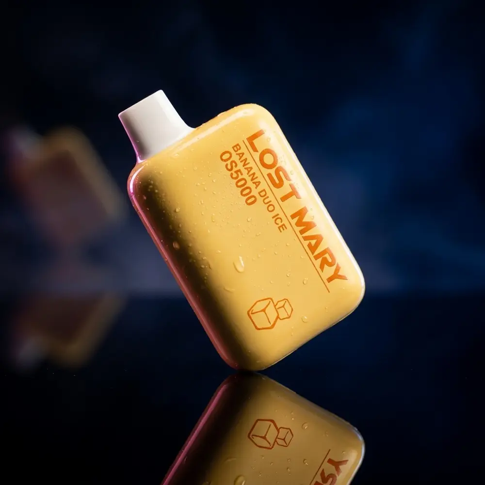 Pod descartável Lost Mary OS5000 em close sobre base acrílica preta com luzes azuis e douradas - Vapor Gringo