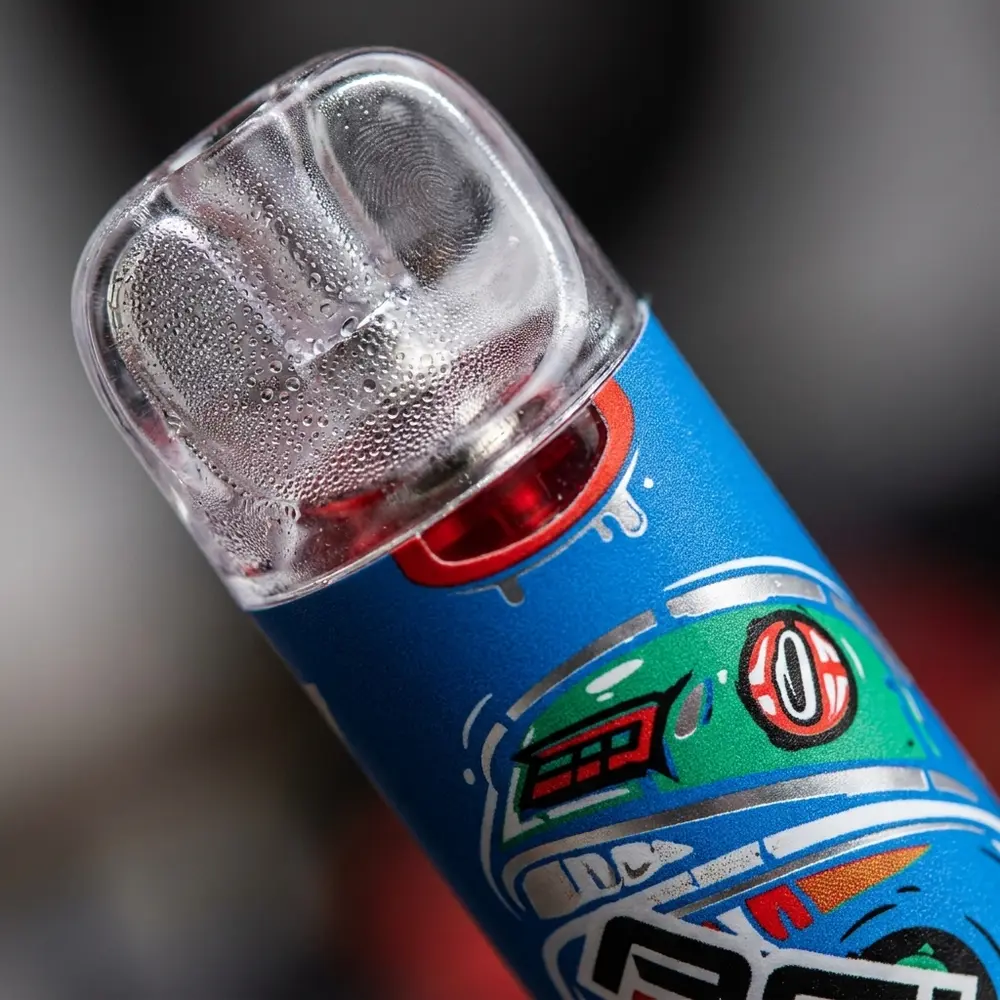 Close-up do bocal e janela de LED do Pod Descartavel Maskking High Pro Max com gotas de condensacao e reflexos - Vapor Gringo