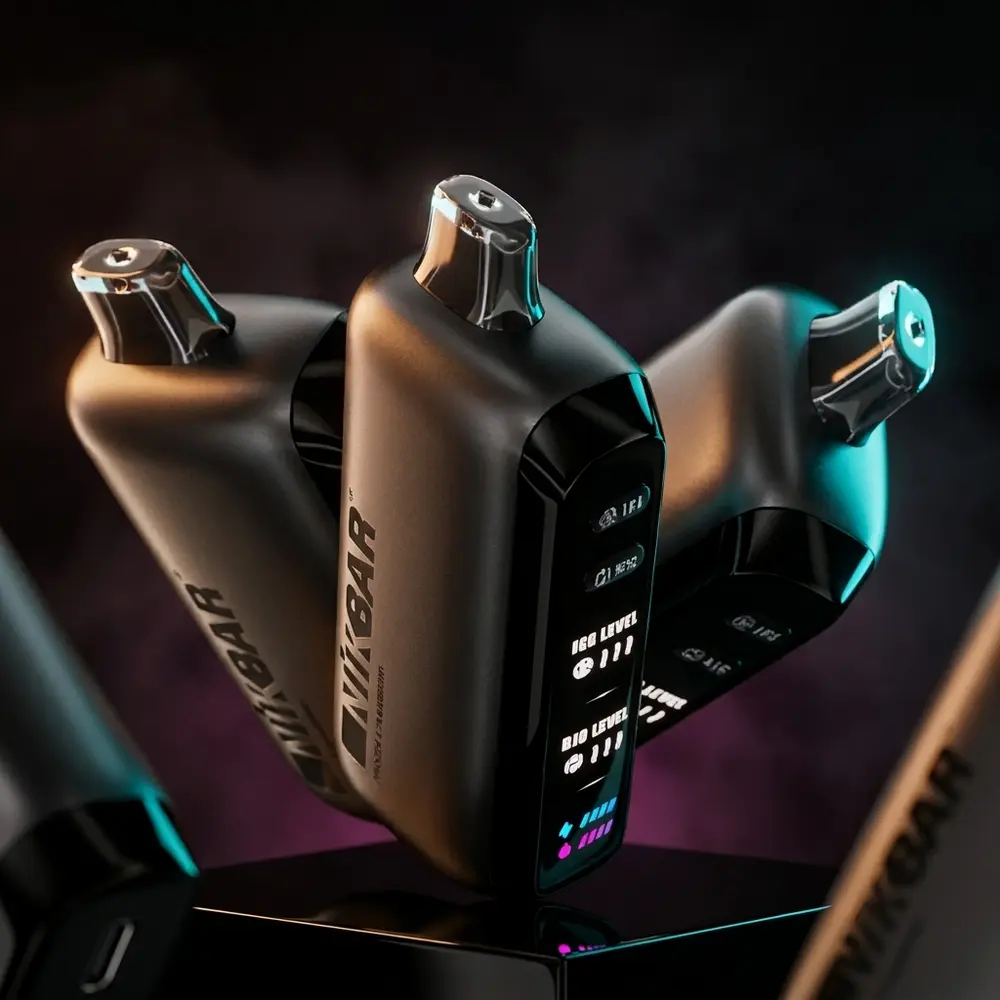 Pod Descartável NikBar Triple Chill apoiado em base acrílica preta refletiva, luz fria e reflexos metálicos - Vapor Gringo