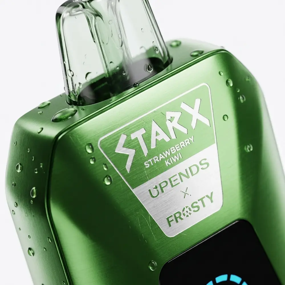 Detalhe do logo StarX Frosty na carcaça espelhada com gotas de orvalho, textura metálica e reflexos precisos - Vapor Gringo