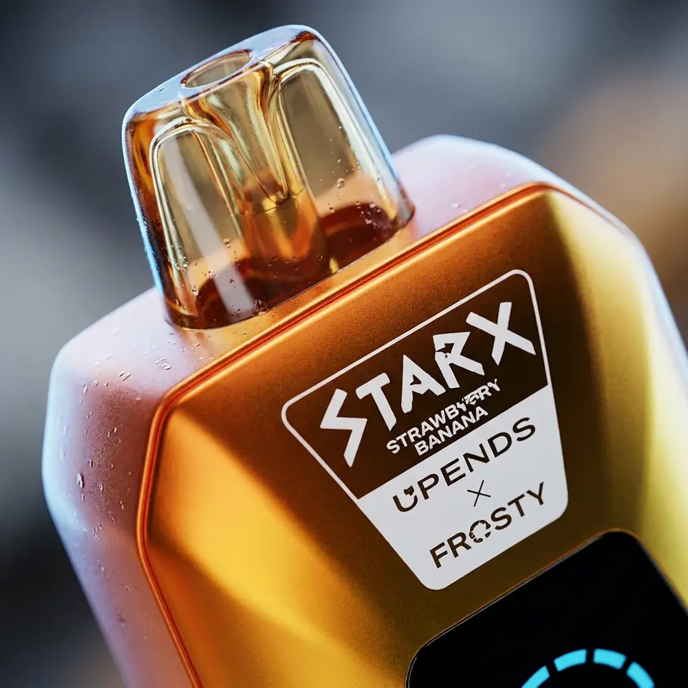 Macro do bocal e acabamento espelhado do Pod StarX Frosty com gotas de condensacao e reflexos detalhados - Vapor Gringo