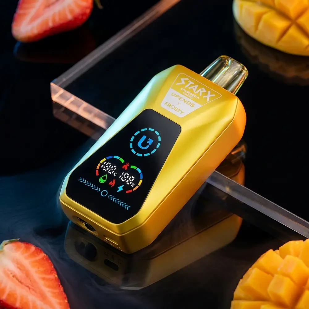 Pod descartável StarX Frosty Strawberry Mango sobre superfície acrílica reflexiva, com luzes frias e leve neblina - Vapor Gringo