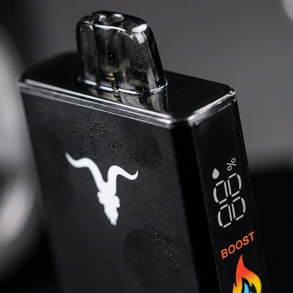 Macro do Pod Descartavel V250 Ignite mostrando bocal, logo e textura preta com microgotas e reflexos - Vapor Gringo