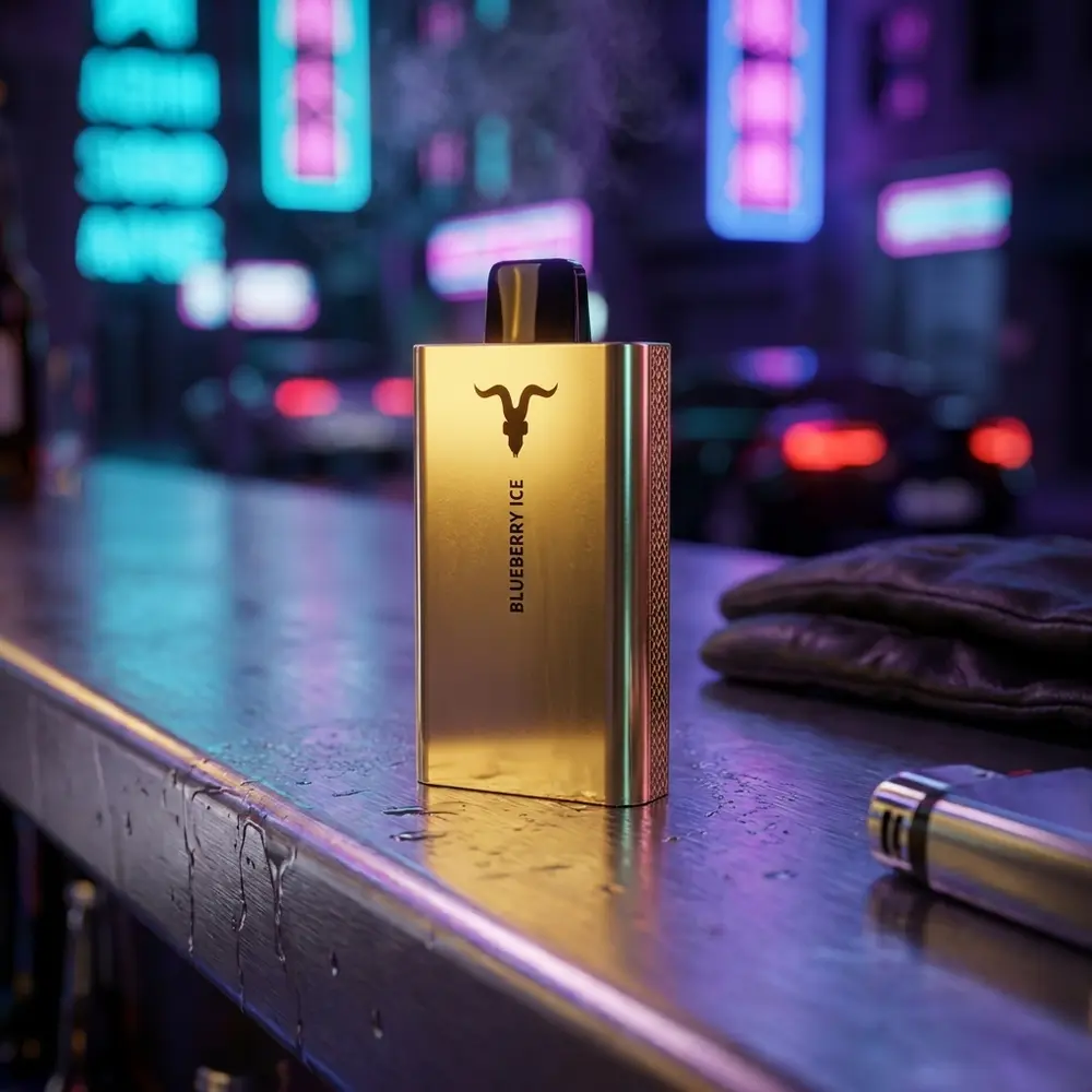 Pod Descartável V80 Ignite Gold apoiado em balcão urbano molhado com luzes neon azuis e bokeh de cidade ao fundo - Vapor Gringo