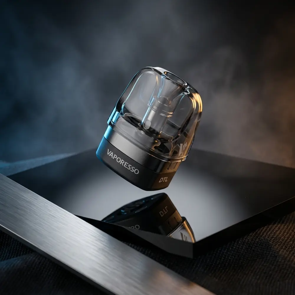 Pod reposicao DTL para Luxe XR Vaporesso em close hero sobre base acrilica refletiva com luzes frias e quentes - Vapor Gringo