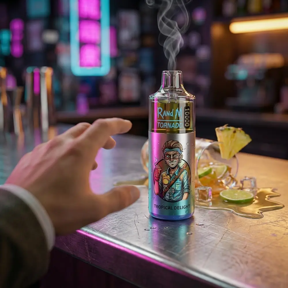 Rand M Tornado apoiado em balcao urbano com reflexos neon e elementos de lounge noturno - Vapor Gringo