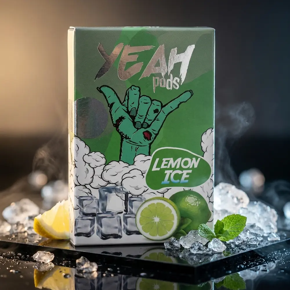 Refil para Pod Juul Yeah Lemon Ice sobre base acrilica preta, pod inclinado com reflexo, gelo e hortela - Vapor Gringo