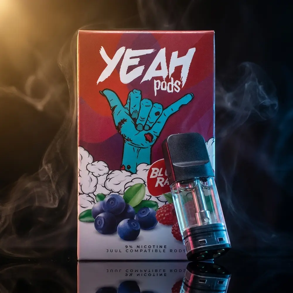 Refil para Pod Yeah Blueberry Raspberry sobre acrilico preto com luzes frias e reflexos dramaticos - Vapor Gringo