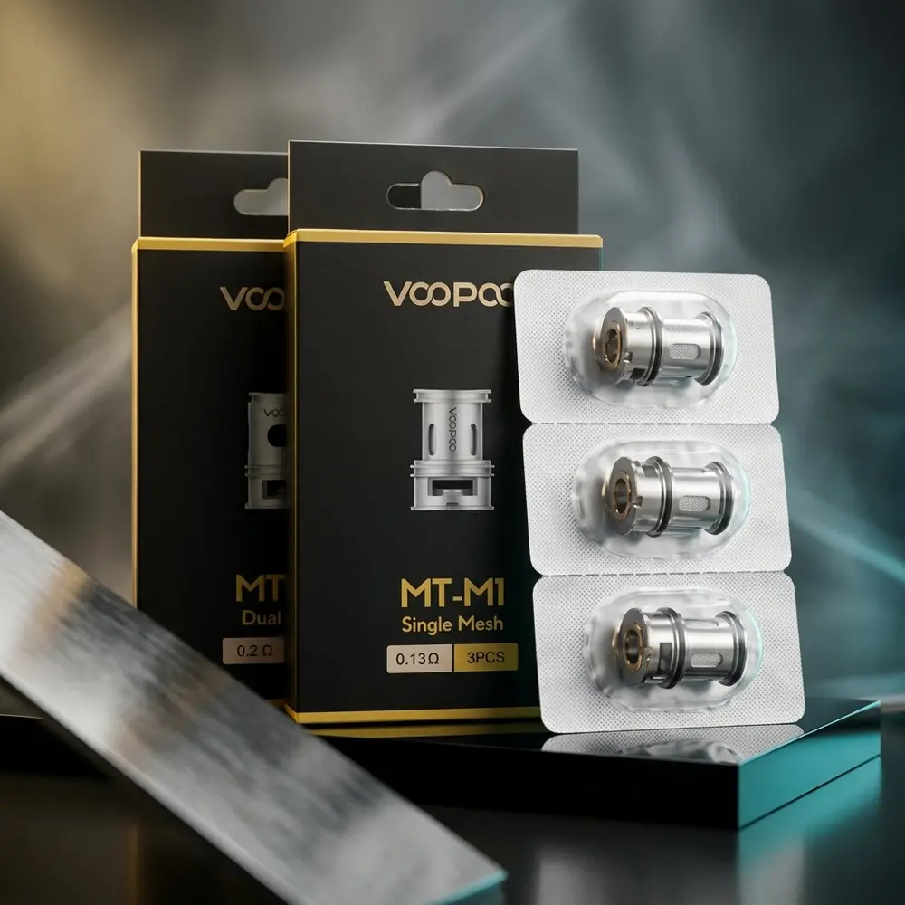 Resistência Coil MT Voopoo em close dramático sobre placa acrílica preta, logo e tipografia preservados - Vapor Gringo