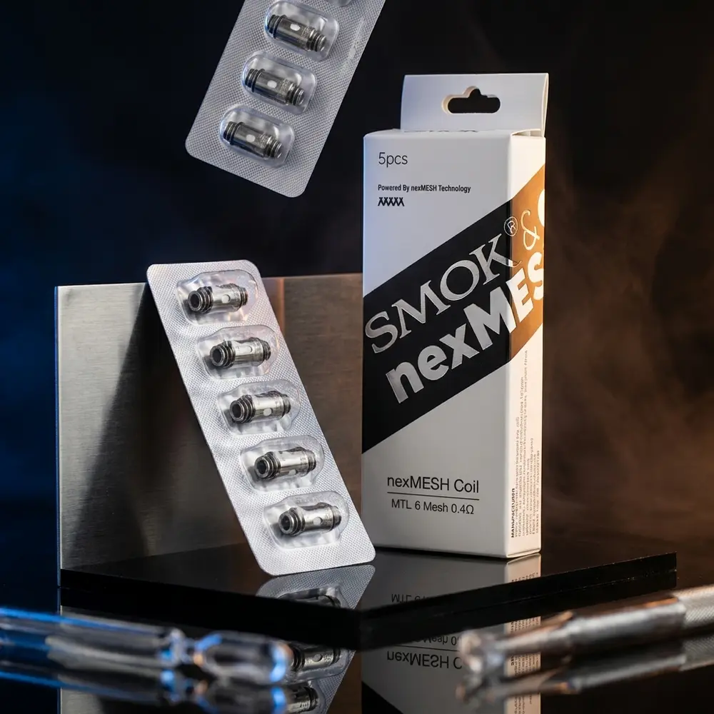 Resistência nexMesh 0.4Ohm MTL em embalagem Smok sobre acrílico preto com luzes quentes e frias - Vapor Gringo