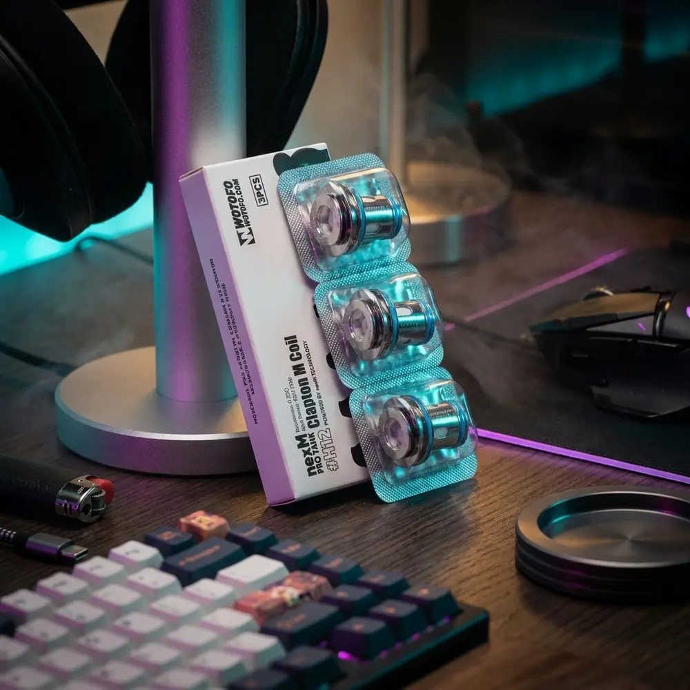 Resistência NexMesh Pro Tank 0.2ohm Wotofo numa mesa gamer RGB com teclado e luzes neon ao fundo - Vapor Gringo