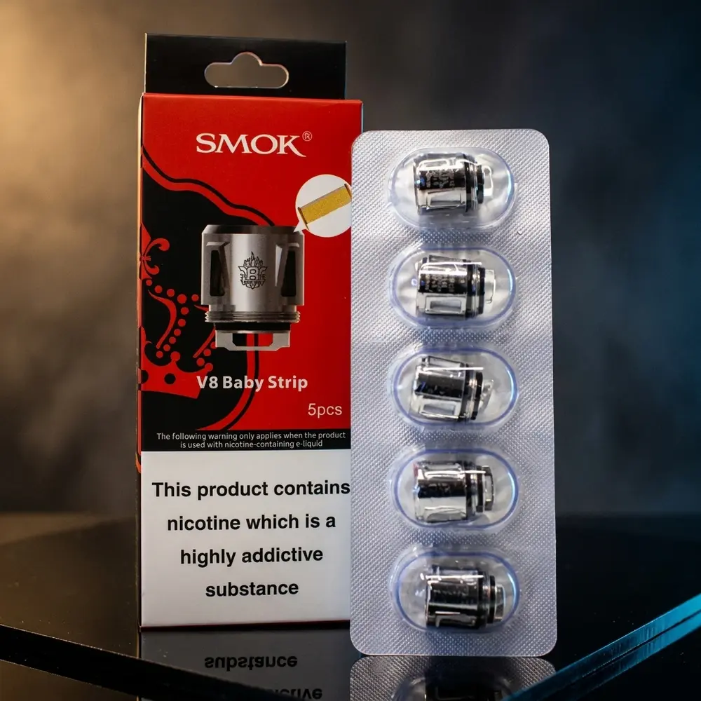 Pack de resistência Strip para TFV8/TFV12 da Smok sobre base acrílica preta com luzes quentes e frias - Vapor Gringo
