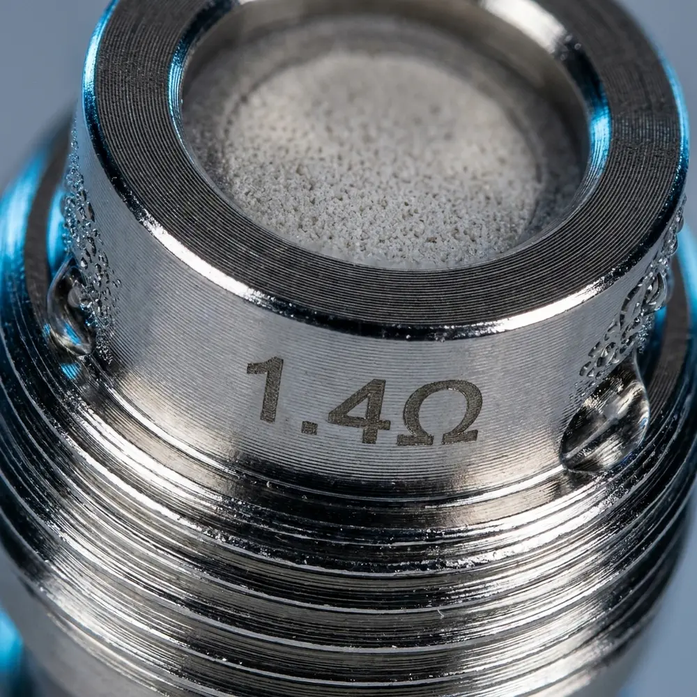 Detalhe macro da Resistência Tarot Nano Ceramic VECO Vaporesso mostrando rosca, cerâmica e microreflexos - Vapor Gringo