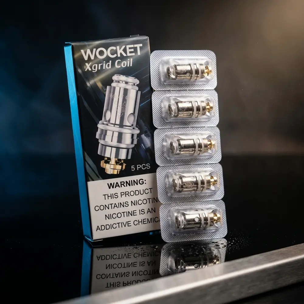 Pacote da resistencia X-Grid 0.7ohm Wocket SnowWolf sobre base acrilica preta com iluminacao azul e reflexos - Vapor Gringo