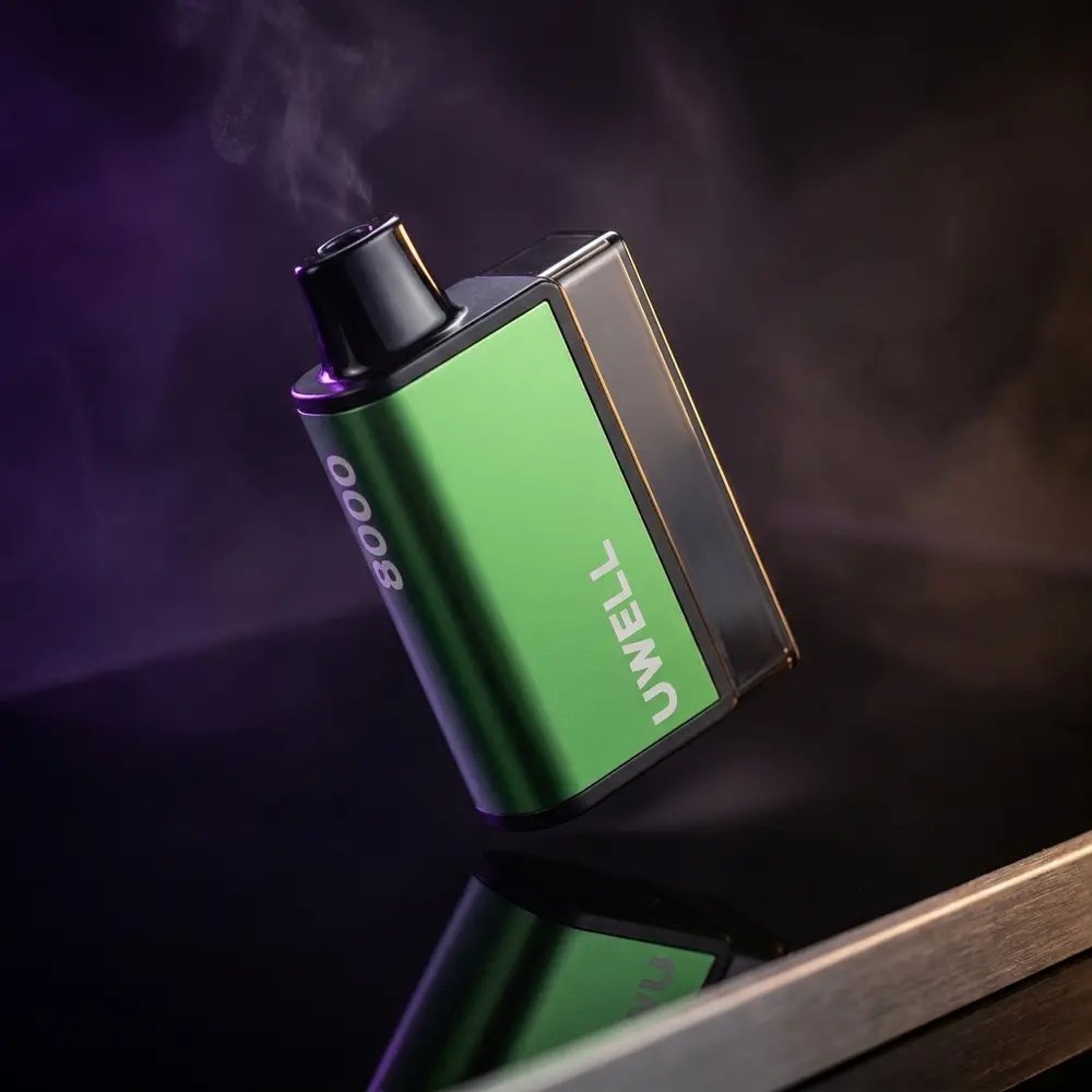 Pod descartavel Uwell DL8000 Sunny Grape sobre acrilico preto reflexivo com luzes roxas e detalhe do logo visivel - Vapor Gringo