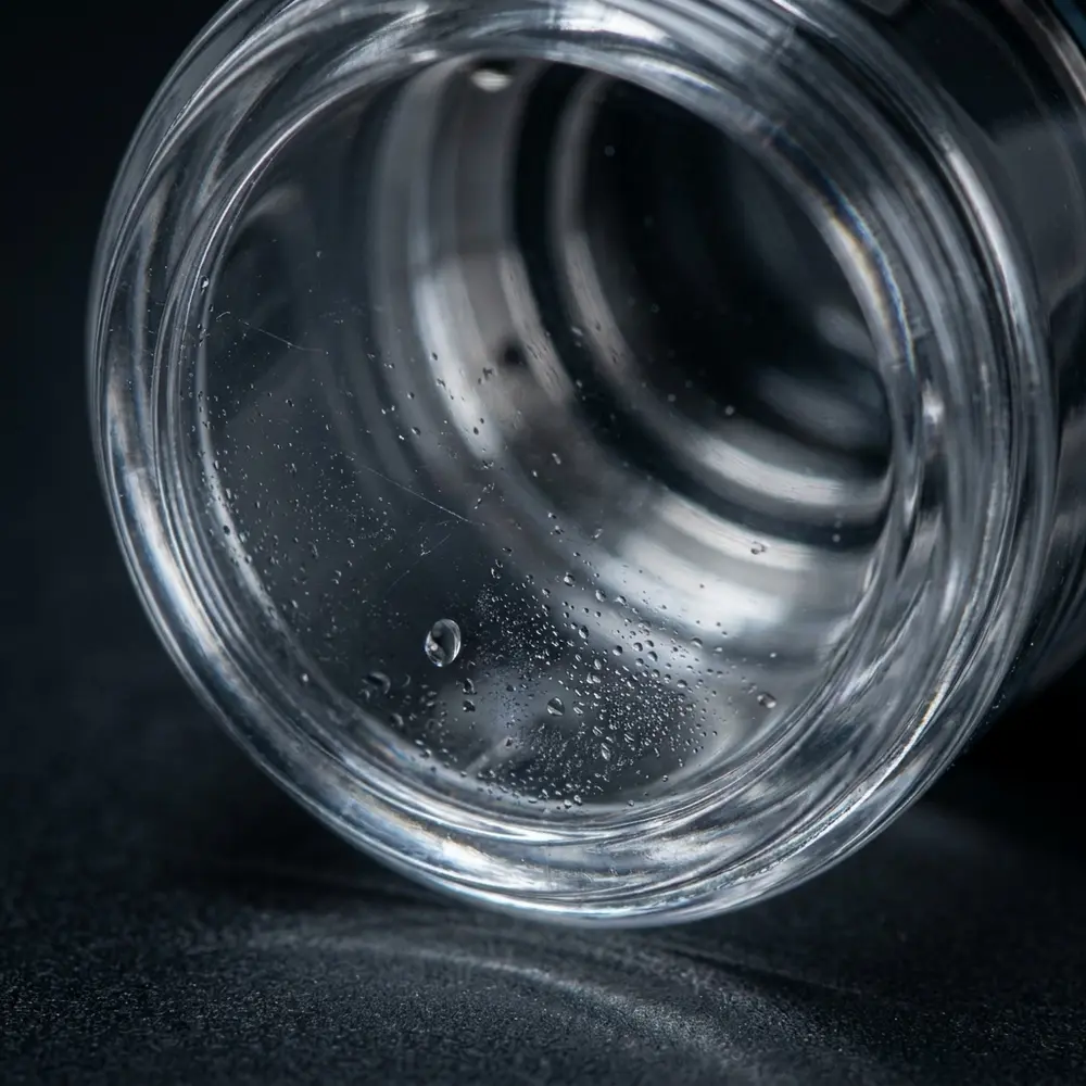 Detalhe do vidro Pyrex Bubble Blotto Mini RTA Dovpo com condensacao, causticas e textura visivel - Vapor Gringo