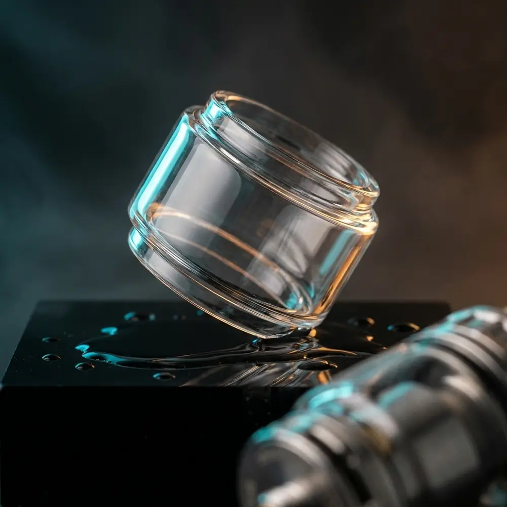 Vidro Bubble Blotto RTA Dovpo em close sobre acrílico preto com iluminação ciano e âmbar. - Vapor Gringo