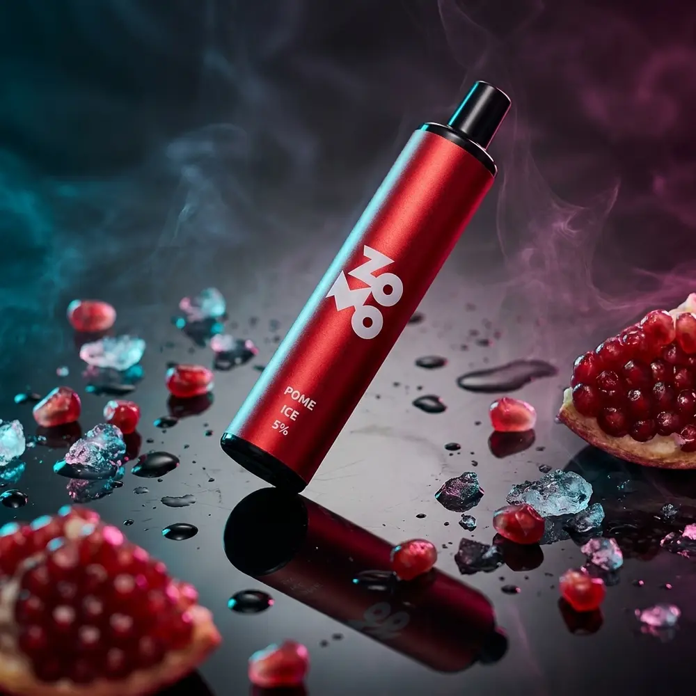 Pod descartável Zomo Flow Pome Ice sobre acrílico preto com romãs e gelo, luzes cyan/magenta e reflexo - Vapor Gringo